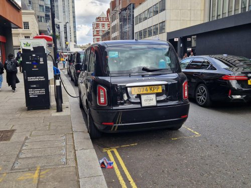 Londres es la ciudad con más taxis eléctricos, aunque el número total se reduce cada año