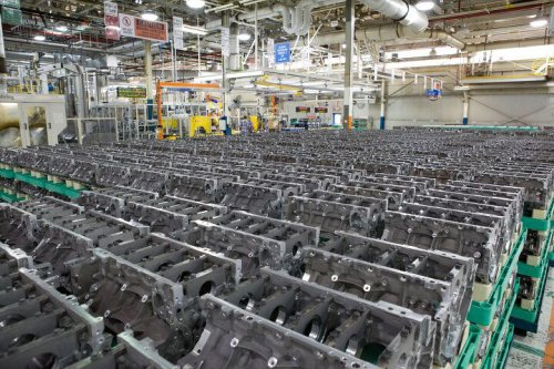 GM, GM invests $500 million for a third V8 production plant