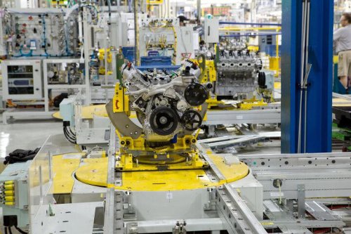 GM, GM invests $500 million for a third V8 production plant