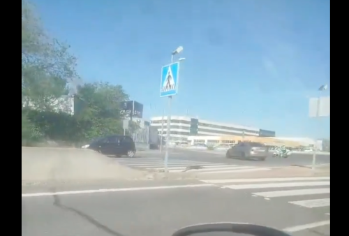Un conductor embiste a un motorista de la Guardia Civil de Tráfico en una rotonda de la M-21