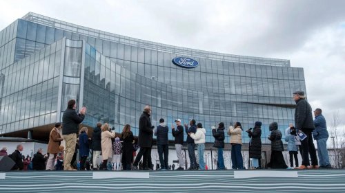 Ford Motor Company approaches comeback of a popular car-truck hybrid