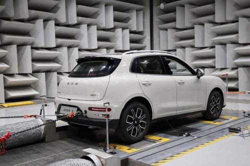 Este SUV chino compacto con aires de 911 está listo para llegar a España: Lo conocemos en Pekín