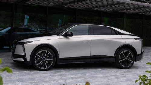 Tesla, Mientras todos miran a BYD y Tesla, este lujoso eléctrico difícil de definir con 550 km de autonomía empieza a colarse en otra liga