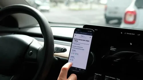 ¿Tu coche se acelera solo al arrancar en frío? No te preocupes, un mñecanico explica que 