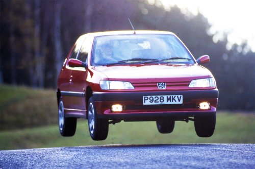 Coches de los años 90 que puedes comprar hoy a un precio de ganga