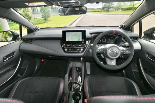 トヨタ「GRカローラ」の最新型は一般人でも楽しめる? 25式後期モデルに試乗