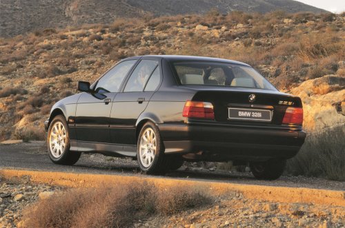 Coches de los años 90 que puedes comprar hoy a un precio de ganga