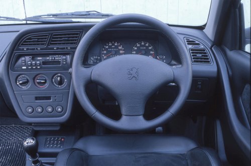 Coches de los años 90 que puedes comprar hoy a un precio de ganga
