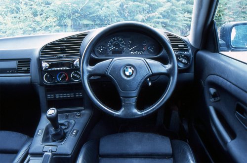 Coches de los años 90 que puedes comprar hoy a un precio de ganga