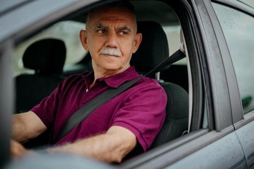 ¿Has nacido entre 1956 y 1961? Esto hará la DGT con tu carnet de conducir en 2026