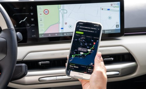 La primera vez en un coche eléctrico: guía para perder el miedo al enchufe y ahorrar cada mes