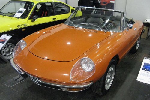 10 classic vehicles that still look modern today