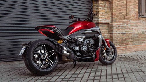 The power cruiser that feels fast, balanced, and surprisingly comfortable