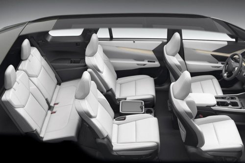 レクサスが初の3列シートSUVの新型BEV「TZ」を世界初公開。日本では2026年冬ごろ発売の予定