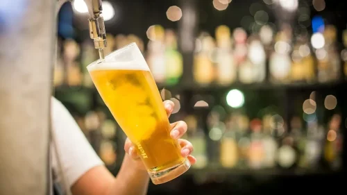 La DGT desvela con qué cantidad y tipo de bebidas das positivo en un control de alcoholemia