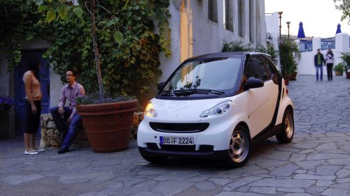 It's a smart time to buy Mercedes-Benz's smallest car