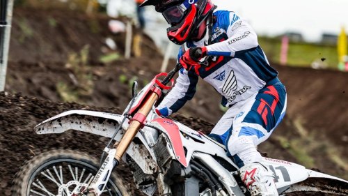 Honda patenta para sus motos eléctricas algo sacado del Dakar y que cambia por completo la manera de pilotarlas