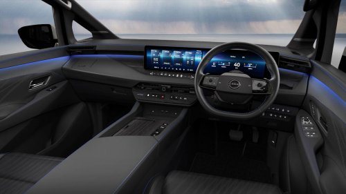 日産の新型「エルグランド」はAUTECHでどう変わる? 実車で確認