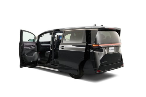 日産の新型「エルグランド」はAUTECHでどう変わる? 実車で確認