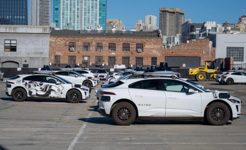 Este es el verdadero ‘robo-taxi’: no pudieron abrir el maletero, el coche salió y se llevó lo más preciado de los pasajeros