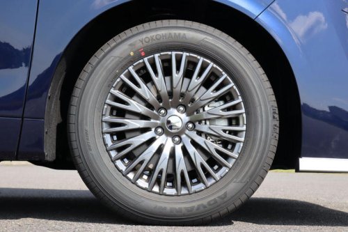 日産の新型「エルグランド」はAUTECHでどう変わる? 実車で確認