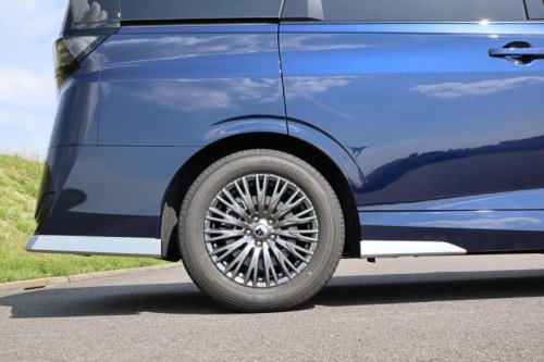 日産の新型「エルグランド」はAUTECHでどう変わる? 実車で確認