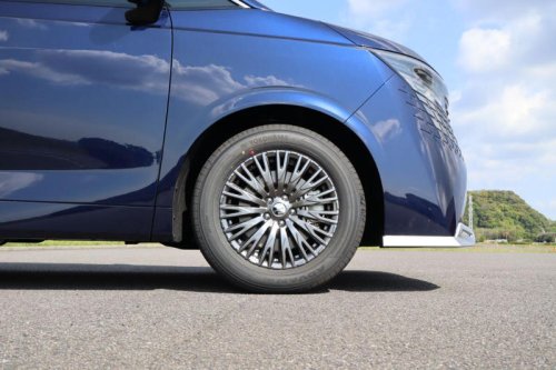 日産の新型「エルグランド」はAUTECHでどう変わる? 実車で確認
