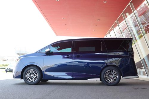 日産の新型「エルグランド」はAUTECHでどう変わる? 実車で確認
