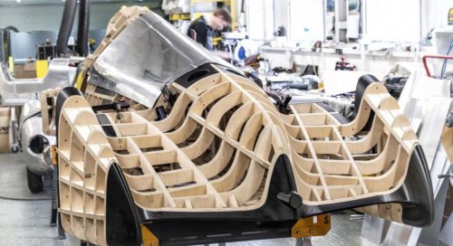 Audi resucita el coche que humilló a Mercedes en 1935: así vuelve a rugir el legendario Auto Union Lucca
