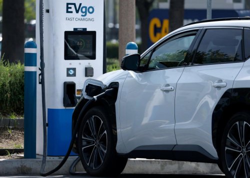 $4.55 gas still isn’t convincing America to buy EVs