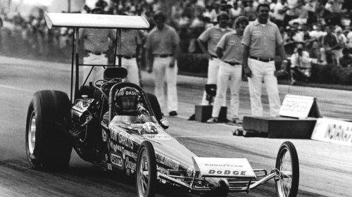 How much horsepower do top fuel dragster engines make?