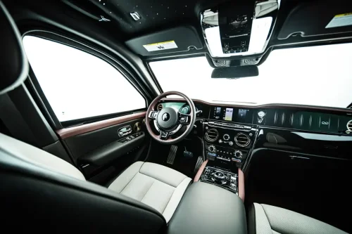 Disparos y explosiones: el Rolls-Royce Cullinan blindado que nadie puede distinguir