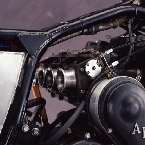レーサーレプリカ全盛期になぜ ホンダ CB900Fは再評価されたのか?