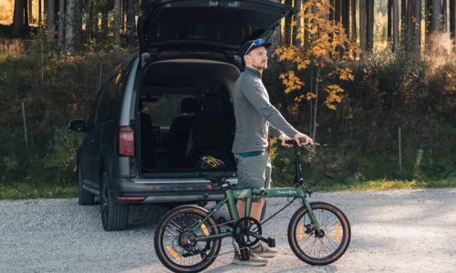 Esta es la primera bici eléctrica plegable preparada también para caminos de tierra
