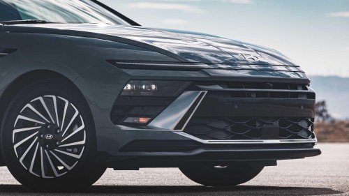 The hybrid sedan with the highest driving range in 2026