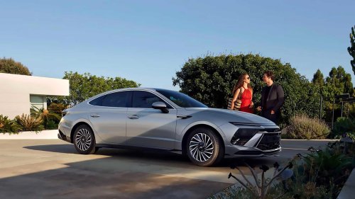 The hybrid sedan with the highest driving range in 2026