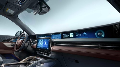 Lincoln Nautilus hybrid vs Lexus RX hybrid: Which hybrid saves you the most gas?