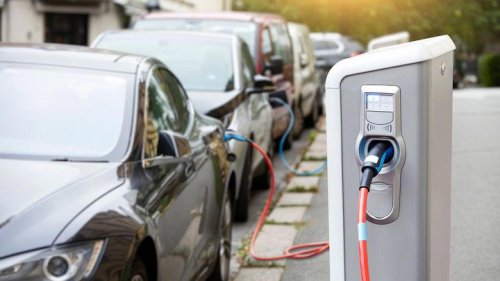 El motor que funciona con gasolina y diésel vuelve a hacerse viral: 16 años después sigue sin llegar a ningún coche