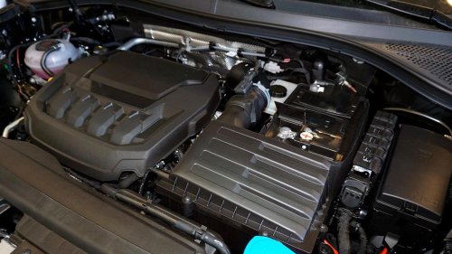 El motor que funciona con gasolina y diésel vuelve a hacerse viral: 16 años después sigue sin llegar a ningún coche