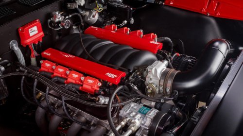 What are the main differences between GM's LS2 and LS3 engines?