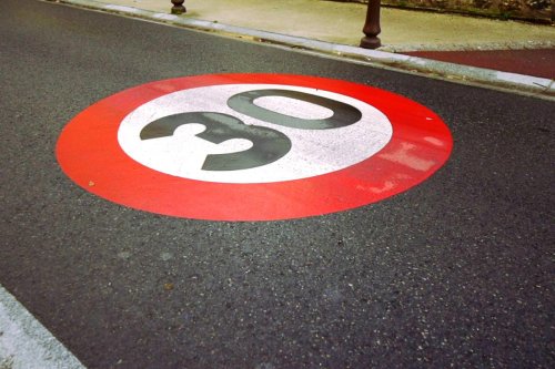 Cinco años a 30 km/h: la DGT celebra una medida que ha salvado decenas de vidas en las ciudades españolas