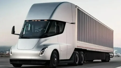 A Tesla se le escapa la capacidad de la batería de su camión eléctrico: el Semi tendrá 10 veces la de un Model 3