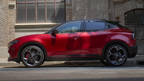 El SUV híbrido que aprieta a Lexus y MINI baja 3.500 €, tiene etiqueta ECO y presume de diseño italiano