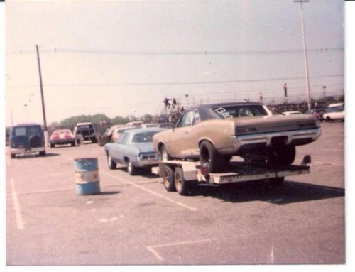 28 pics that put the muscle in classic muscle cars