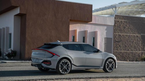 Kia slashes EV6 price by $6,000, undercuts Tesla Model Y