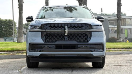 Lincoln, Lincoln's Navigator L may not have a V8, but don't doubt its commitment to excess
