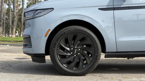 Lincoln, Lincoln's Navigator L may not have a V8, but don't doubt its commitment to excess