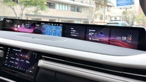 Lincoln's Navigator L may not have a V8, but don't doubt its commitment to excess