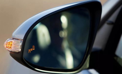 El enemigo invisible: por qué tus retrovisores podrían estar engañándote y ser los responsables a la hora de provocar un accidente