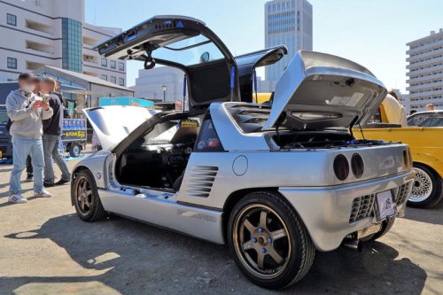 バブル期のマツダが生んだ異色の軽「オートザム AZ-1」に乗り続ける理由